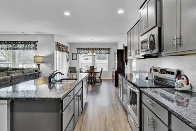 Image de Chickadee Retreat- Single level near Downtown Star