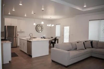 Image de Little Valley Gateway Entire New Home