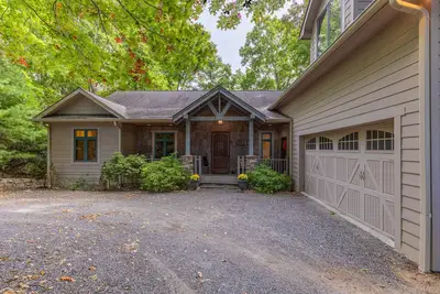Image de Tobey's Den - 4br pet friendly home in Fleetwood with seasonal views & hot tub!