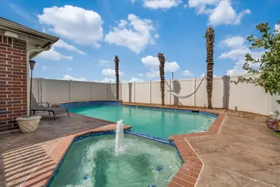 Image de Charming Frisco Oasis, 3 Br's with Pool, Patio & Bbq