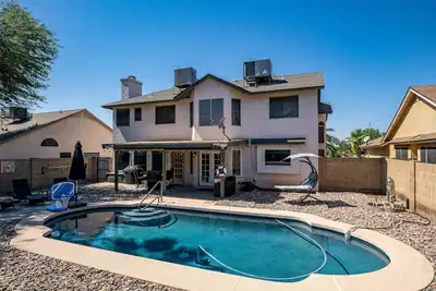 North Phoenix 4 Bedroom w/Pool and Games!