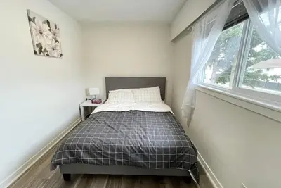 Image de Lovely 3-bedroom upper rental unit