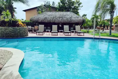 Image de Luxury Two-bedroom Townhome in few Steps From Eagle Beach