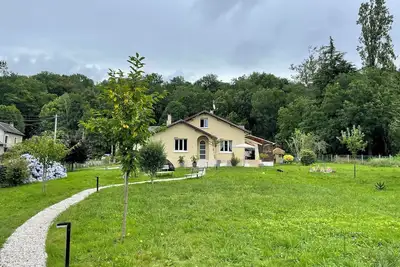 Image de Villa nature avec couloir de nage de 25m entre forêts et Pyrénées