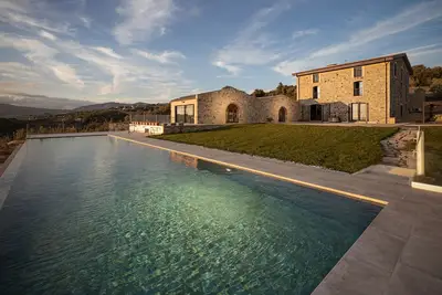 Image de A fantastic pool in a Tuscan farmhouse with breathtaking views of the Maremma