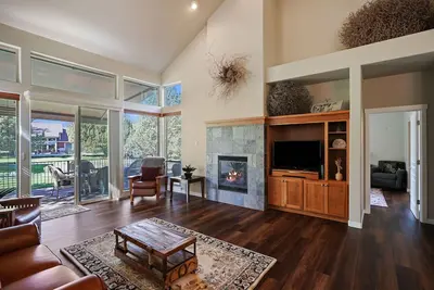 Gorgeous! Golf, Tennis, Pickleball, Pool, Hot Tub