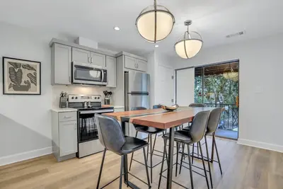 Image de Steps to Forsyth Park w/ Parking on Beautiful Gaston Street by Lucky Savannah