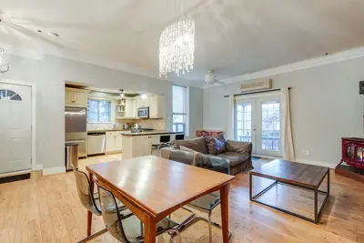 Image de Little Italy Gem with deck and Bbq.