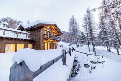 Image de \"Chalet Imbosc'chè\" avec vue sur les montagnes, jardin et Wi-Fi