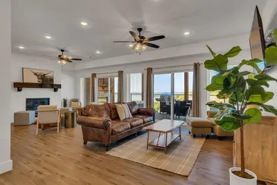 Image de Feel Like Royalty at this Magnificent Chateau with Amazing Lake Views!