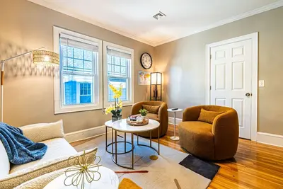 Image de Newly Renovated Modern Retreat l Near T