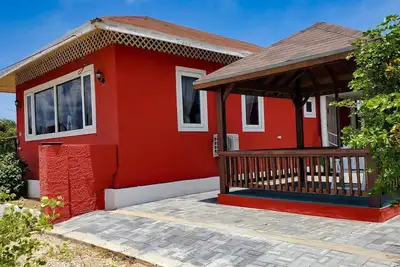 Image de Cozy bungalow with ocean view and walking distance from beaches