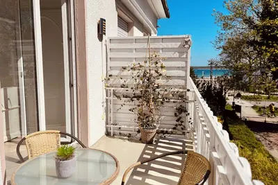 Image de 🏝Cozy studio on the beach + sea view & balon