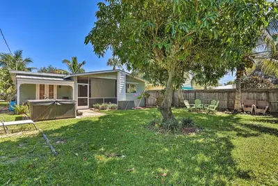 Image de Vibrant Stuart Getaway w\/ Private Hot Tub!