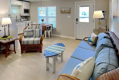 Image de Harbor Lights Cottages 3 | Walk to Fulton Harbor!