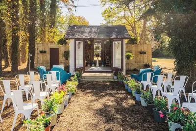 Image de Experience Tiny House Weddings & Retreats