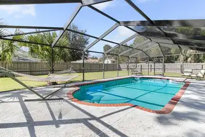 Image de Pool, bbq & large backyard in charming downtown. Pet Friendly!