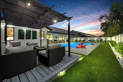 Image de Nouveau! \"Villa Paradise\" ~ Joyau de Luxe ~ Piscine ~ Salle de Jeux