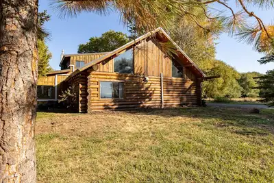 Image de Fully remodeled historical cabin w/ modern conveniences & Rv Hook-Ups!