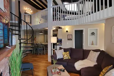 Quiet condo in the middle of ski country! Pool, hot tub, game room!