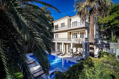 Image de Beautiful Seafront Luxury Villa in Quiet Area Close to Center of Split