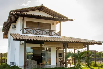 Image de Casa em Condomínio Fechado a Poucas Quadras da Praia e do Centrinho