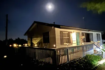 Image de Hilltop Stargazer = Osu Stilly casino Golf sunsets & No dirt rds + a Big yard!