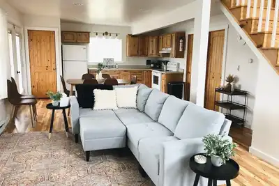 Image de Private & Peaceful Lakehouse w/ Hot tub + King bed