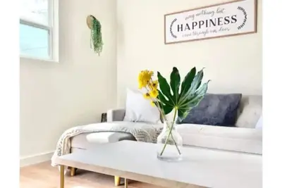 Image de Modern home-Near downtown, bars and entertainment