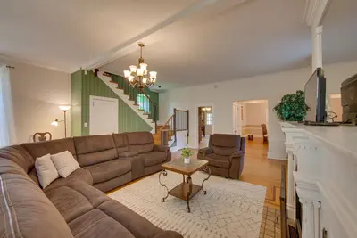 Image de 3-Acre Property: Charming Dutch Country Colonial