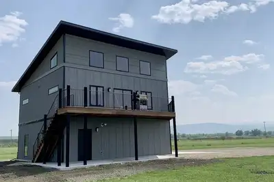 Image de Modern Home with Private Big Horn River Access