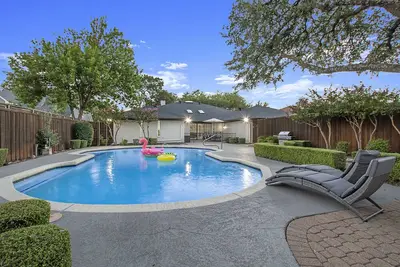 Image de ★Dallas Spacious Luxe House • Modern 4br w/ Heated Pool, Spa • Sleeps 14+★
