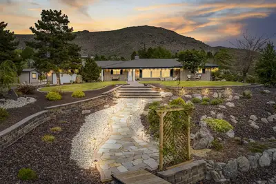 Image de 3-Bedroom Villa 25 minutes from Tahoe
