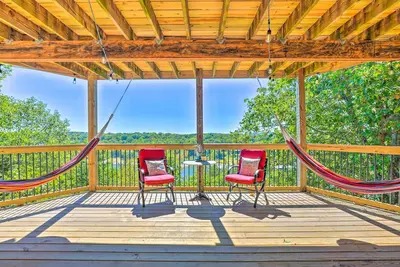 Image de Colorful Golden Getaway w/ Panoramic Views!