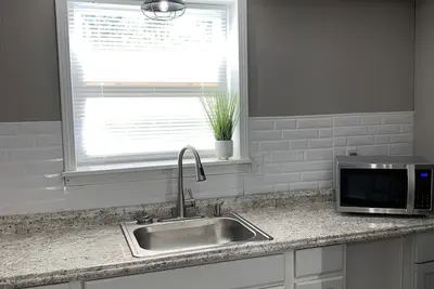 Image de Renovated 1 Bedroom Duplex near D-Town #406