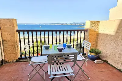 Image de Pleine vue mer, à 10 m plage de sable, au Brusc, Terrasse. . .
