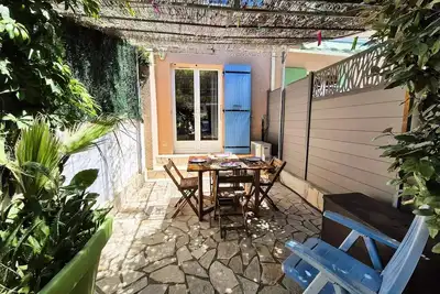 Image de T2 duplex dans résidence sécurisée, parking privé, piscine, climatisation, internet