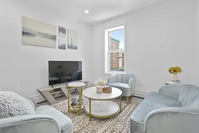 Image de Luxury and Spacious Apt Next to the Astoria Park