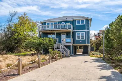 123 Beach Therapy-Oceanside, private pool, hot tub, dog friendly, close to beach