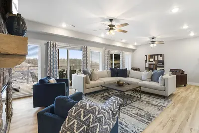 Image de Ultimate Lakeview Stay with Private Hot Tub, Outdoor Fireplace, Free Daily Tickets & Close to Sdc