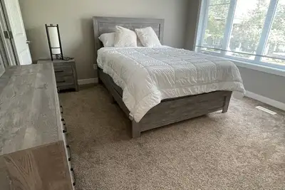 Image de Bonnie Doon Mill Creek, approximately 10 minutes to downtown and U of A