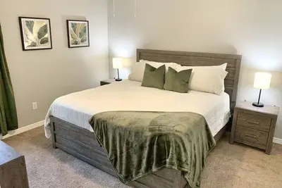 Image de Convenient & Comfy! Shop & Eat on County Line, Reservoir & Mall