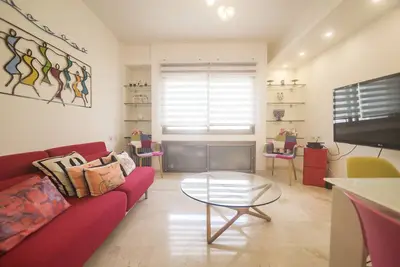 Design 2 bedrooms   close to the Hilton