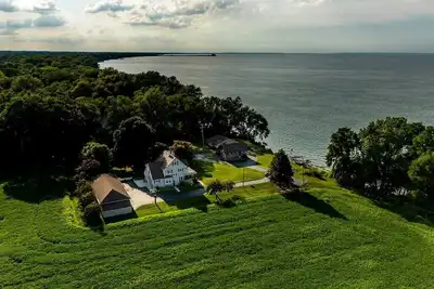 Image de Casa Mañana Lakefront 6 bedroom Upscale farmhouse.