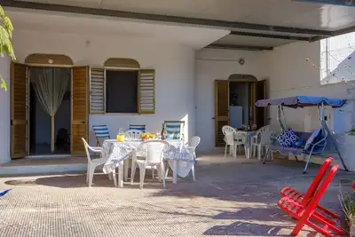 Image de Logement de vacances \"Villa Tramontana 30 Metri Dal Mare\" près de la plage