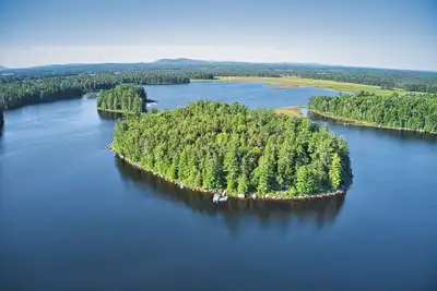 Image de Private Island for family adventure! Cozy cabins, boating, swimming, memories!