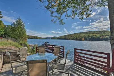 Image de Inviting Lakefront Home: Seasonal Boat Dock!