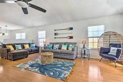 Image de Bright Pensacola Home w\/ Yard ~ 6 Mi to Beach