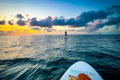 Image de Sunrise & Sunset views above the treelined canopy of Caye Caulker
