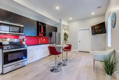 Luxury Designer Theme 2br Apt near Nyc / thePATH